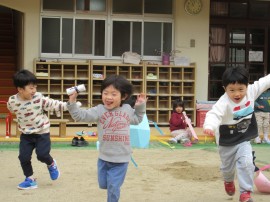 たこあげ大会（３歳児）
